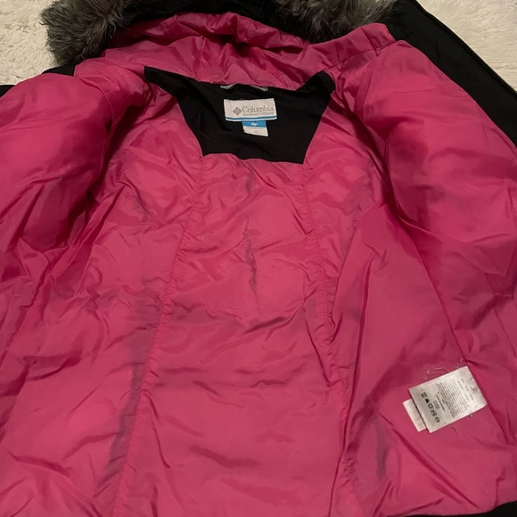 Girl’s Columbia thick hooded jacket with removable fur - Picture 12 of 14